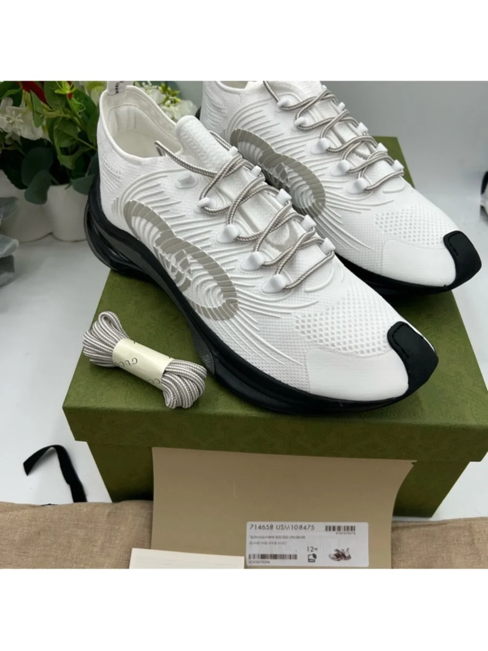 Men’s Gucci run white/gray/black sneakers size 12.5 made in Italy